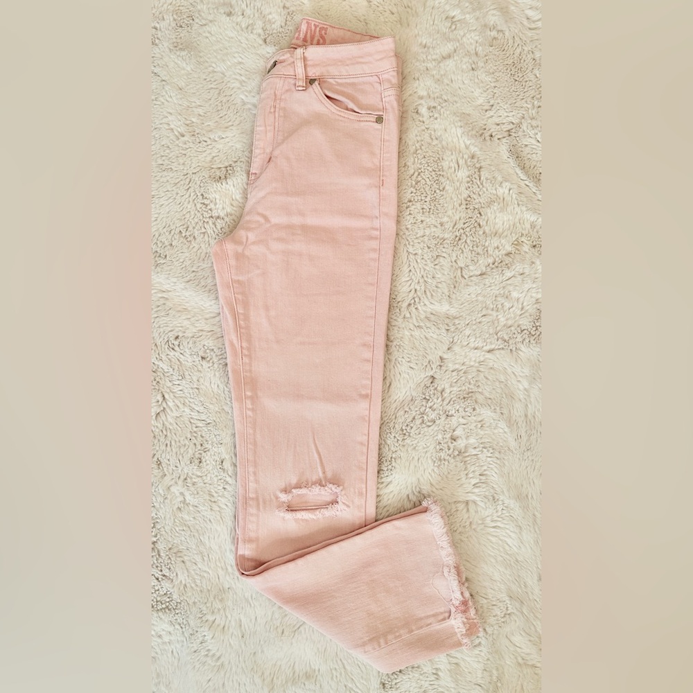 Baby Bubble Gum Distressed VIPJeans🌸